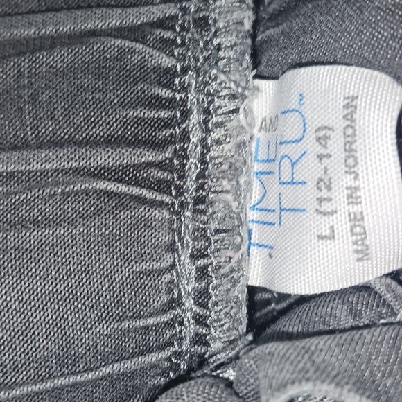 Time and Tru Grey Shorts Size L - Picture 3 of 4